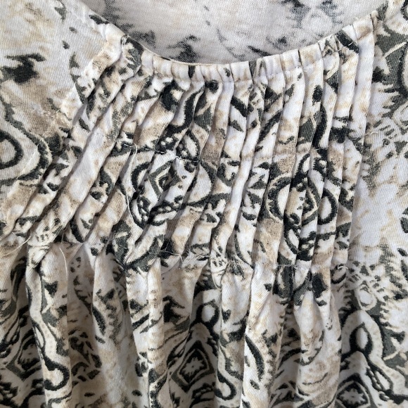 ❤️‍🔥5/20$ CLASSIC EDITIONS💫Women’s White/Gray Printed Pleated Cropped Tank Top - Picture 9 of 11